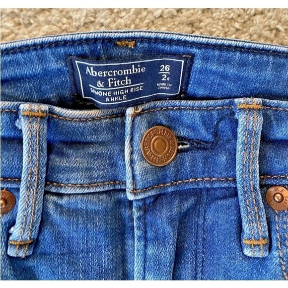 Abercrombie Fitch Sz 26 or 2 Jeans Ultra High Rise Skinny Raw Hem Red Stripe - Picture 6 of 6